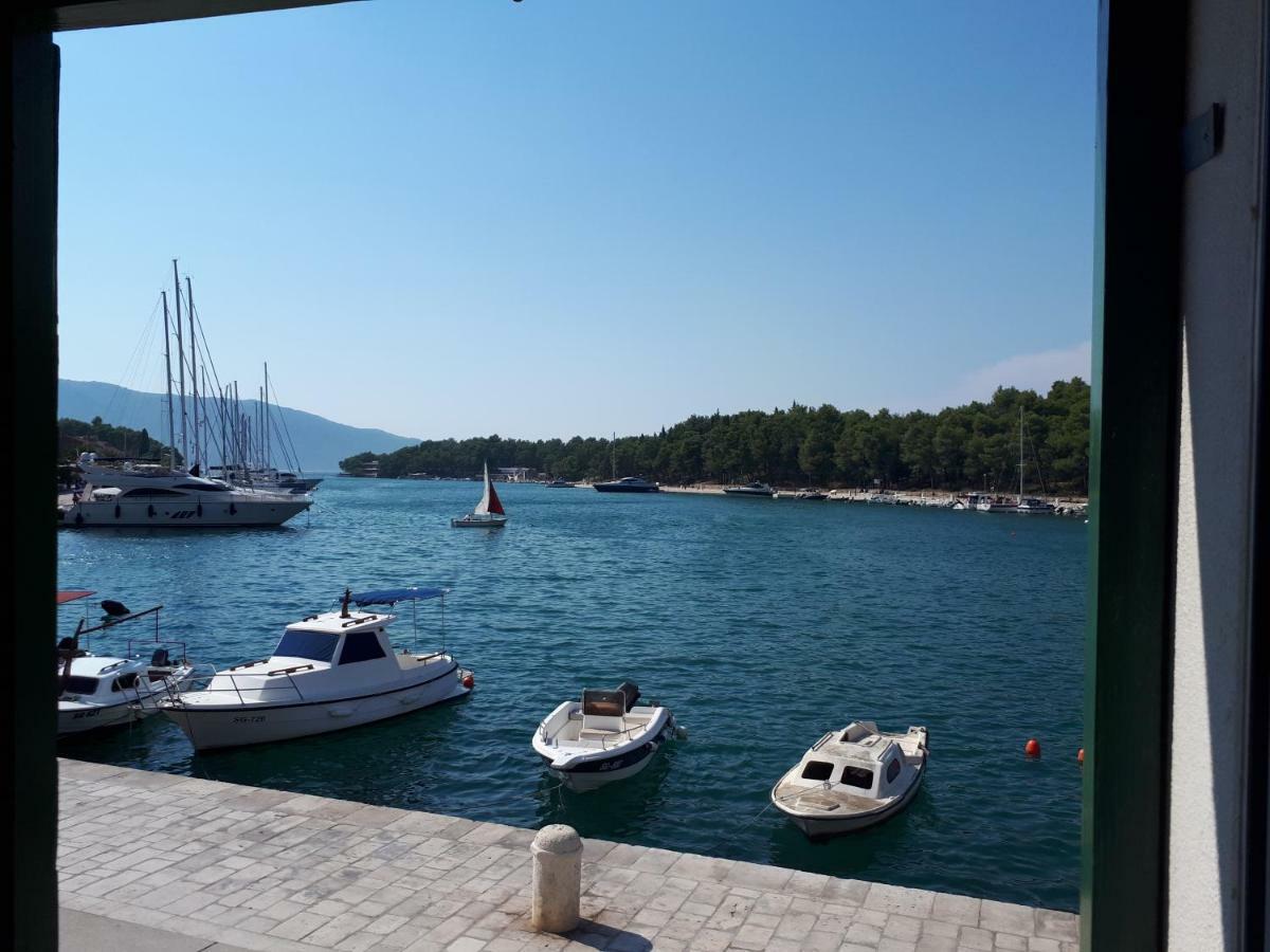 House At The Seafront Daire Stari Grad  Dış mekan fotoğraf