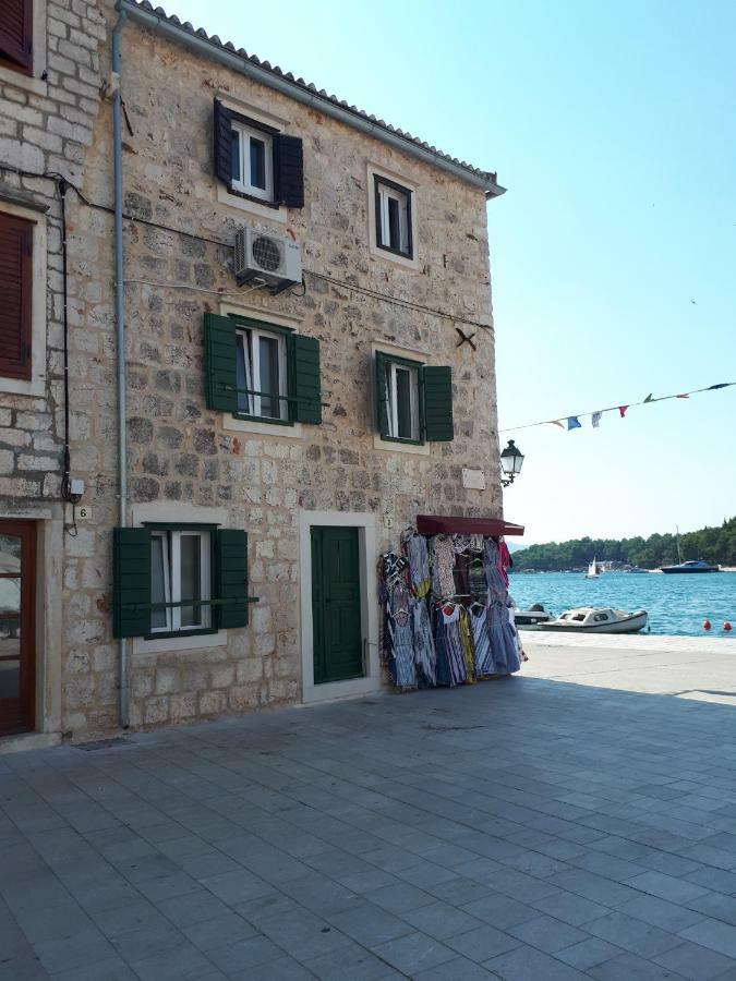 House At The Seafront Daire Stari Grad  Dış mekan fotoğraf