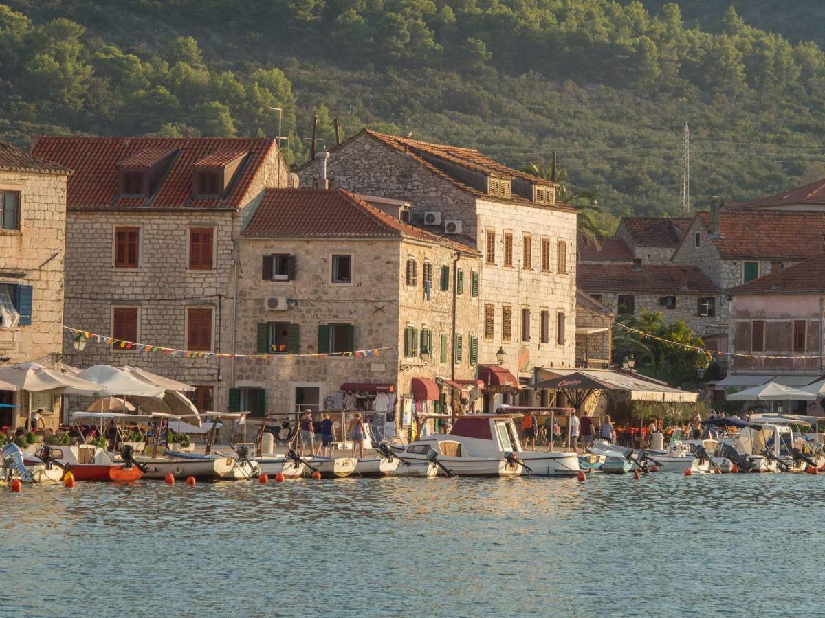 House At The Seafront Daire Stari Grad  Dış mekan fotoğraf